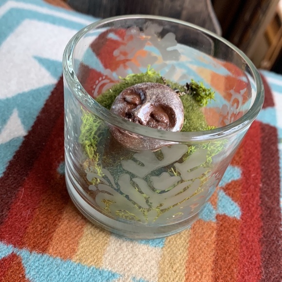 🌈❤️Unity and peace moon face necklace 18” sterling silver chain. 1” resin face. - Picture 6 of 9